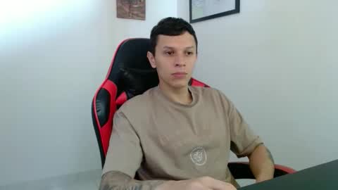 Snapshot of masterdave7 chatting on 11.08.25 Dave online show from 11.08.25