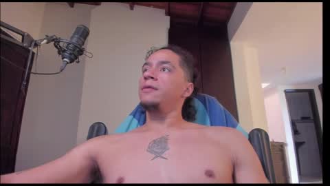 Juan Independent Model online show from 02.14.25