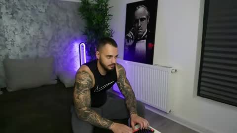 Snapshot of masterkingmuscle chatting on 11.28.25 masterkingmuscle online show from 11.28.25