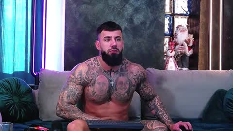 Snapshot of masterkingofmuscle chatting on 12.18.24 masterkingofmuscle online show from 12.18.24