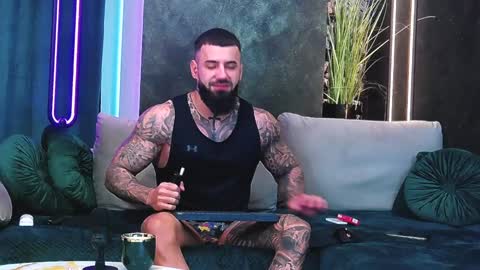 Snapshot of masterkingofmuscle chatting on 01.08.25 masterkingofmuscle online show from 01.08.25