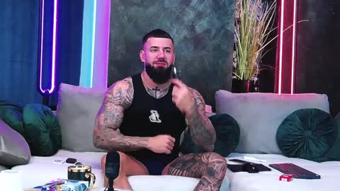 Snapshot of masterkingofmuscle chatting on 01.15.25 masterkingofmuscle online show from 01.15.25