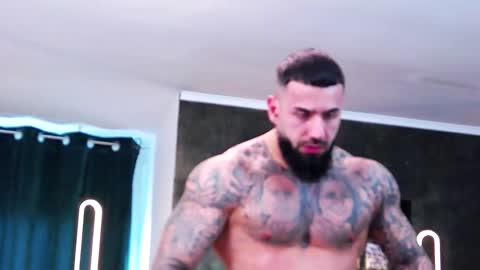 Snapshot of masterkingofmuscle chatting on 02.04.25 masterkingofmuscle online show from 02.04.25