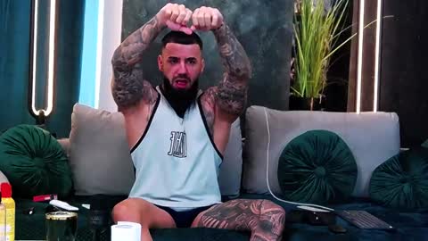 Snapshot of masterkingofmuscle chatting on 02.05.25 masterkingofmuscle online show from 02.05.25