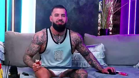 Snapshot of masterkingofmuscle chatting on 02.26.25 masterkingofmuscle online show from 02.26.25