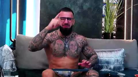 Snapshot of masterkingofmuscle chatting on 03.05.25 masterkingofmuscle online show from 03.05.25