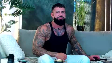 Snapshot of masterkingofmuscle chatting on 09.12.25 masterkingofmuscle online show from 09.12.25