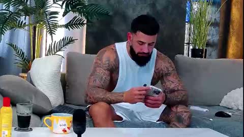 Snapshot of masterkingofmuscle chatting on 10.09.25 masterkingofmuscle online show from 10.09.25