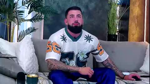 Snapshot of masterkingofmuscle chatting on 10.16.25 masterkingofmuscle online show from 10.16.25