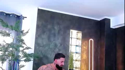 Snapshot of masterkingofmuscle chatting on 10.21.25 masterkingofmuscle online show from 10.21.25