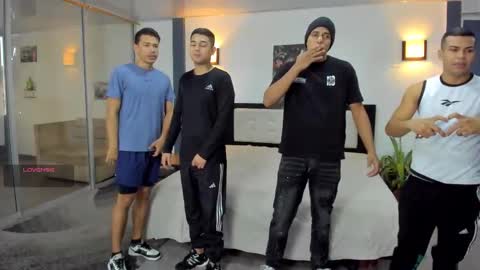 Snapshot of masters_sexx chatting on 11.10.25 Team Cris Darwin- Fernando- Stiven- David online show from 11.10.25