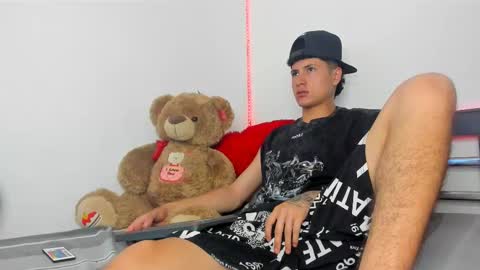 Snapshot of mateo_escobar chatting on 10.25.25 mateo_escobar online show from 10.25.25