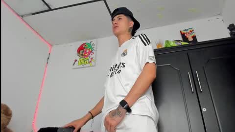 Snapshot of mateo_escobar chatting on 11.04.25 mateo_escobar online show from 11.04.25