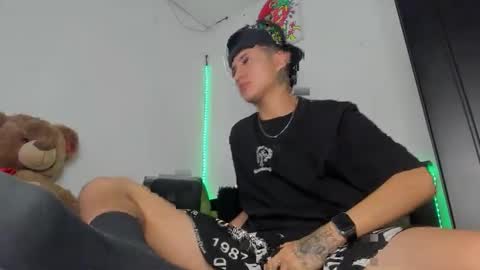 Snapshot of mateo_escobar chatting on 12.02.25 mateo_escobar online show from 12.02.25