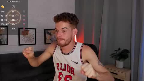 Snapshot of mateo_hunter chatting on 11.12.25 MATEO HUNTER online show from 11.12.25