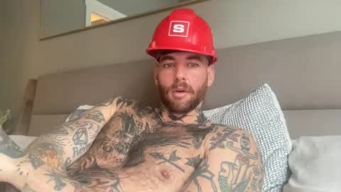 Snapshot of mathewloyal chatting on 10.31.25 Mat Loyal online show from 10.31.25