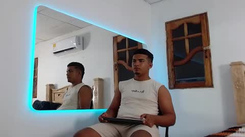 Snapshot of mathews__ chatting on 11.12.25 mathews__ online show from 11.12.25