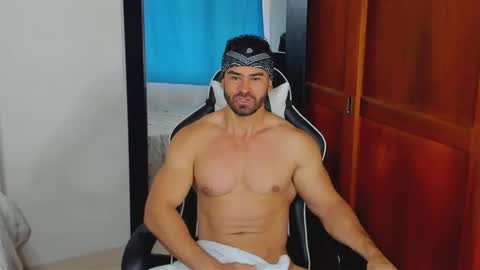 Snapshot of mathews_smith chatting on 09.16.25 mathews_smith online show from 09.16.25