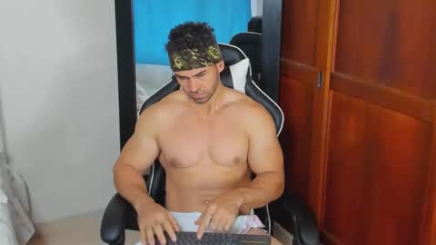 Snapshot of mathews_smith chatting on 09.17.25 mathews_smith online show from 09.17.25