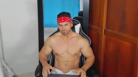 Snapshot of mathews_smith chatting on 09.18.25 mathews_smith online show from 09.18.25