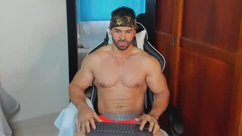 Snapshot of mathews_smith chatting on 09.29.25 mathews_smith online show from 09.29.25