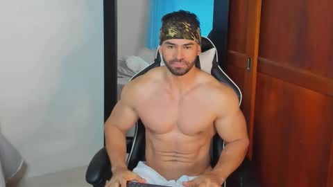 Snapshot of mathews_smith chatting on 10.02.25 mathews_smith online show from 10.02.25