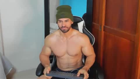 Snapshot of mathews_smith chatting on 10.06.25 mathews_smith online show from 10.06.25