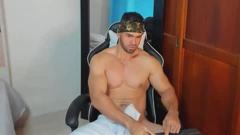 Snapshot of mathews_smith chatting on 10.08.25 mathews_smith online show from 10.08.25