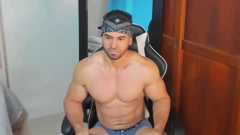 Snapshot of mathews_smith chatting on 10.09.25 mathews_smith online show from 10.09.25