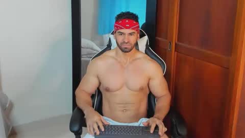 Snapshot of mathews_smith chatting on 10.14.25 mathews_smith online show from 10.14.25