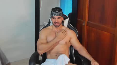 Snapshot of mathews_smith chatting on 10.28.25 mathews_smith online show from 10.28.25