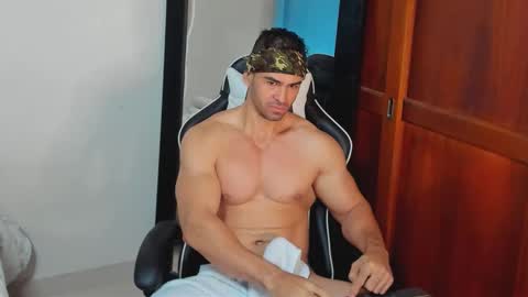 Snapshot of mathews_smith chatting on 11.05.25 mathews_smith online show from 11.05.25