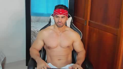 Snapshot of mathews_smith chatting on 11.10.25 mathews_smith online show from 11.10.25