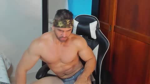 Snapshot of mathews_smith chatting on 11.25.25 mathews_smith online show from 11.25.25