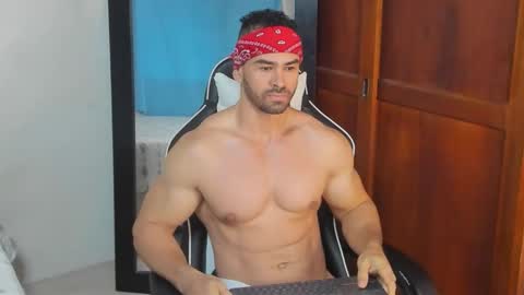 Snapshot of mathews_smith chatting on 11.28.25 mathews_smith online show from 11.28.25