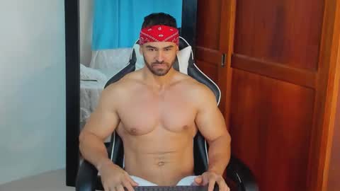 Snapshot of mathews_smith chatting on 12.05.25 mathews_smith online show from 12.05.25