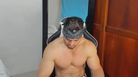 Snapshot of mathews_smith chatting on 12.15.25 mathews_smith online show from 12.15.25