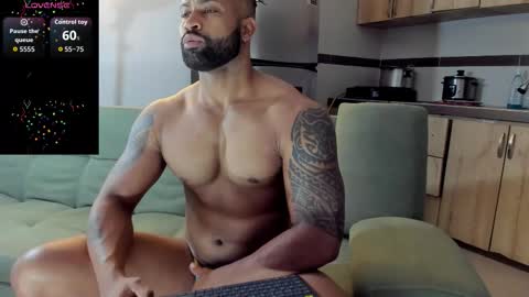 Snapshot of matt_rodriguez92 chatting on 10.08.25 matt rodriguez92 online show from 10.08.25