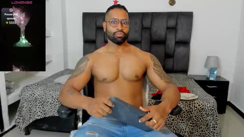 Snapshot of matt_rodriguez92 chatting on 11.14.25 matt rodriguez92 online show from 11.14.25