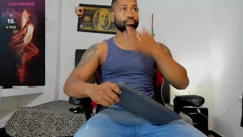 Snapshot of matt_rodriguez92 chatting on 11.30.25 matt rodriguez92 online show from 11.30.25