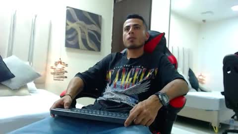 Snapshot of matthewcullenn chatting on 12.01.25 Matthew online show from 12.01.25