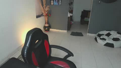 Snapshot of mattias_dantee chatting on 02.03.25 mattias online show from 02.03.25