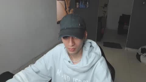 Snapshot of mattias_dantee chatting on 02.04.25 mattias online show from 02.04.25