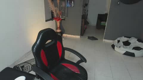 Snapshot of mattias_dantee chatting on 02.05.25 mattias online show from 02.05.25