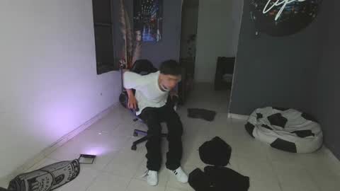 Snapshot of mattias_dantee chatting on 02.06.25 mattias online show from 02.06.25