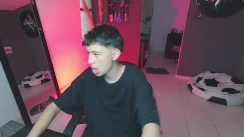 Snapshot of mattias_dantee chatting on 02.08.25 mattias online show from 02.08.25