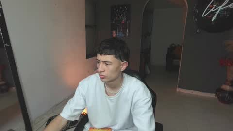 Snapshot of mattias_dantee chatting on 02.11.25 mattias online show from 02.11.25