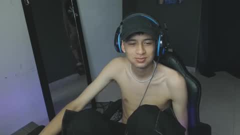 Snapshot of mattias_dantee chatting on 02.13.25 mattias online show from 02.13.25