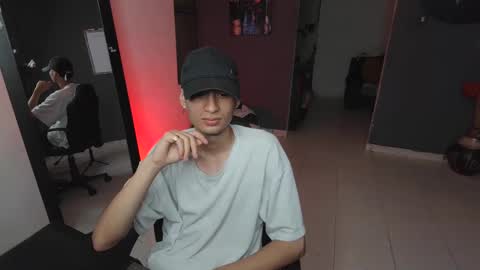 Snapshot of mattias_dantee chatting on 02.14.25 mattias online show from 02.14.25