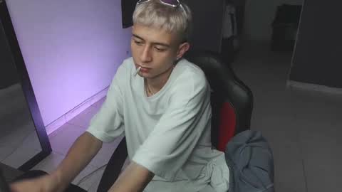 Snapshot of mattias_dantee chatting on 02.23.25 mattias online show from 02.23.25